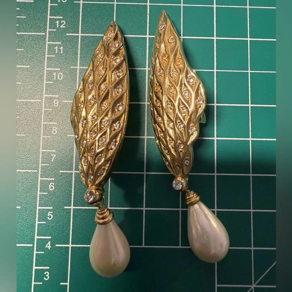 SOLD Vintage Christian Dior Angel’s Wings Rhinestone Pearl Dangle Gold Earrings - Picture 10 of 13